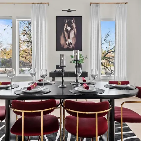 Lux Retreat, 2Mi Downtown, Rooftop, Mini-Golf, Fireplace, Office, Spacious